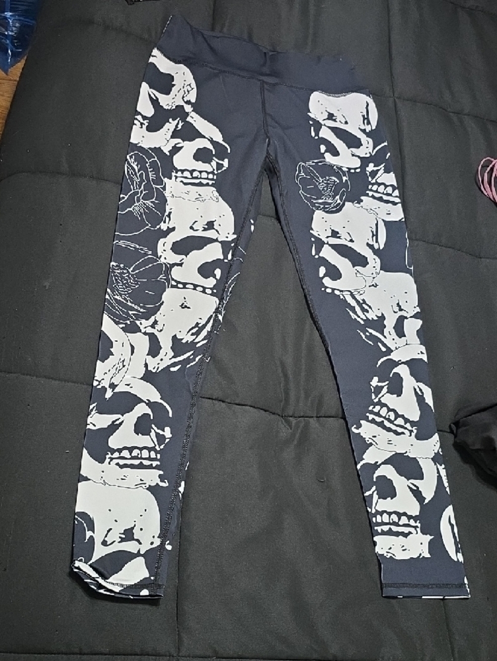 Black Skull Print High-Waist Leggings - Picture 3 of 7